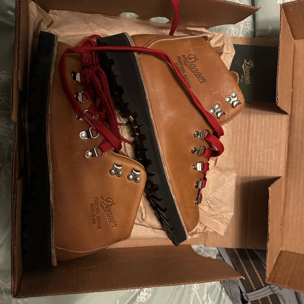 Danner Mountain Light Cascade Boots